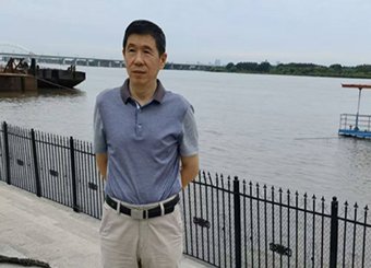 杨英 | 教授